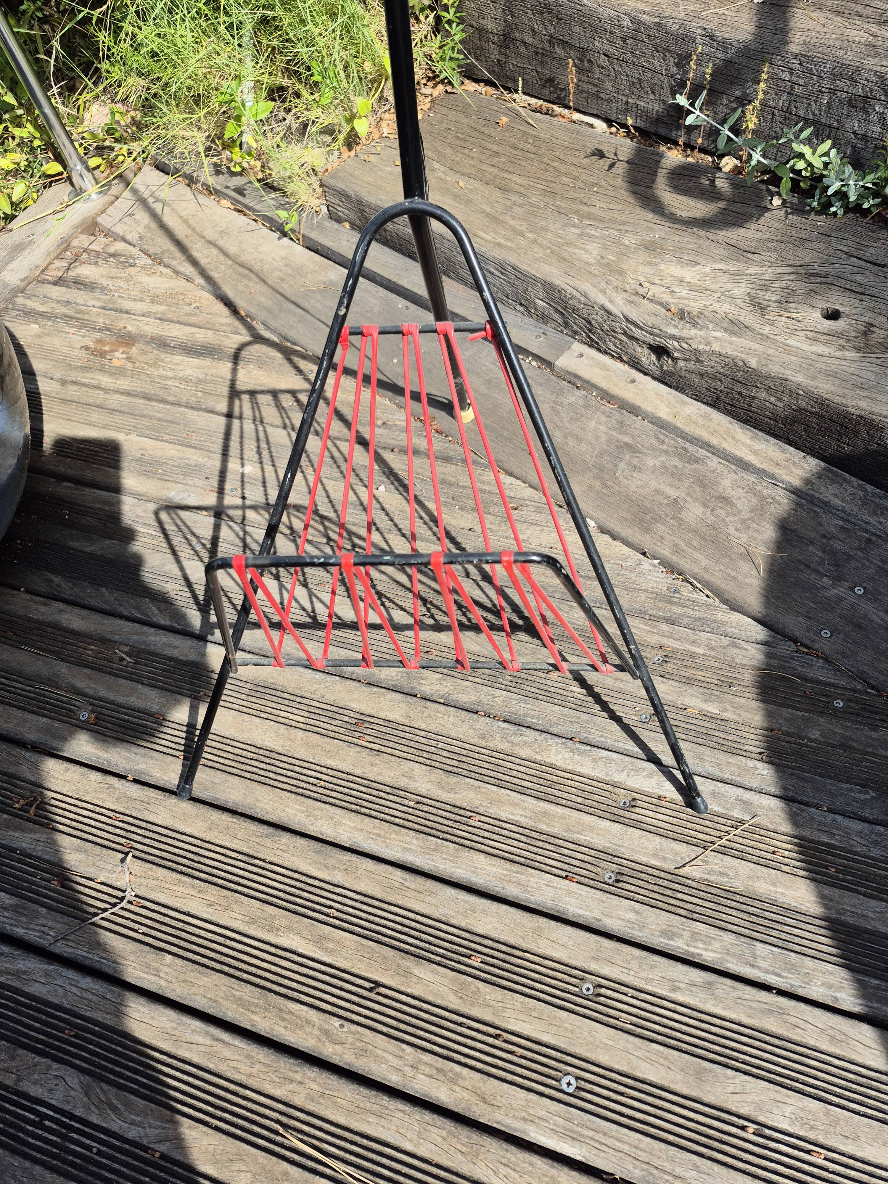 Lampadaire avec porte revue