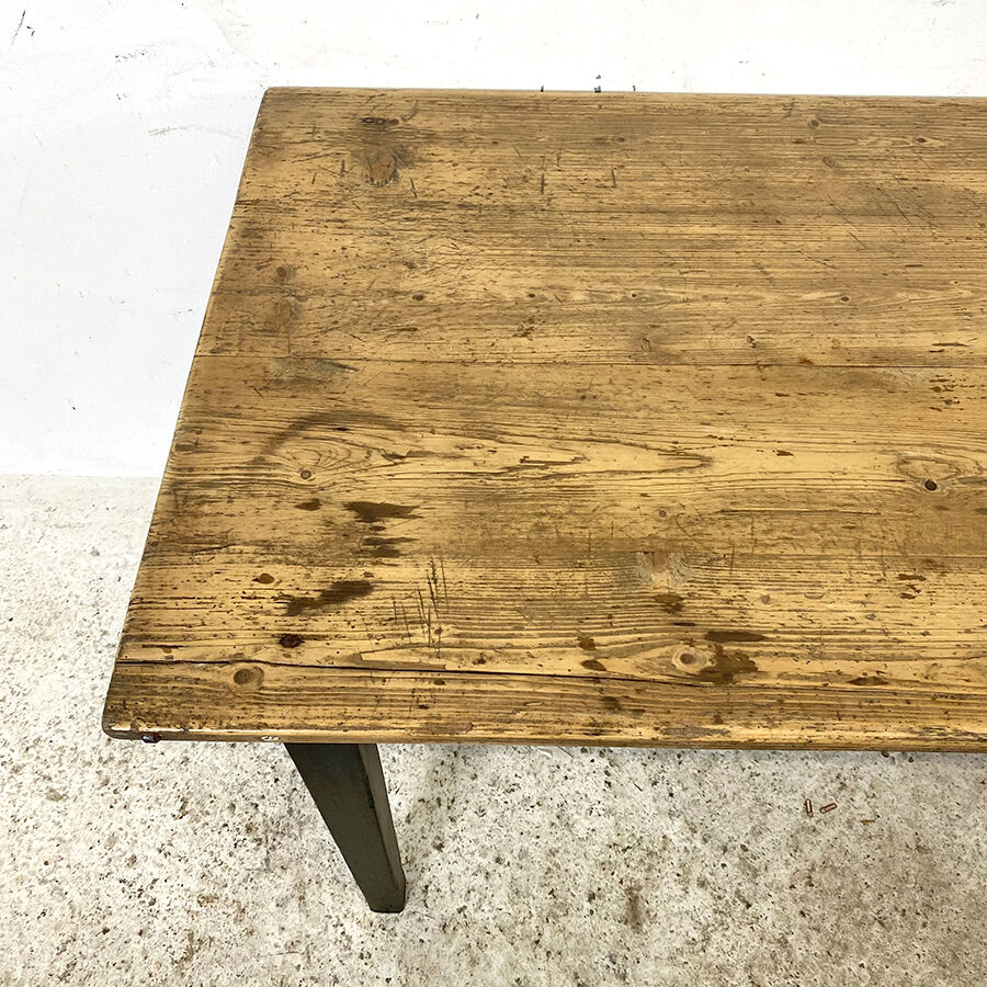 Varnished farmhouse table and blackened wood