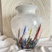 Grand vase en verre soufflé à inclusions polychromes style Murano