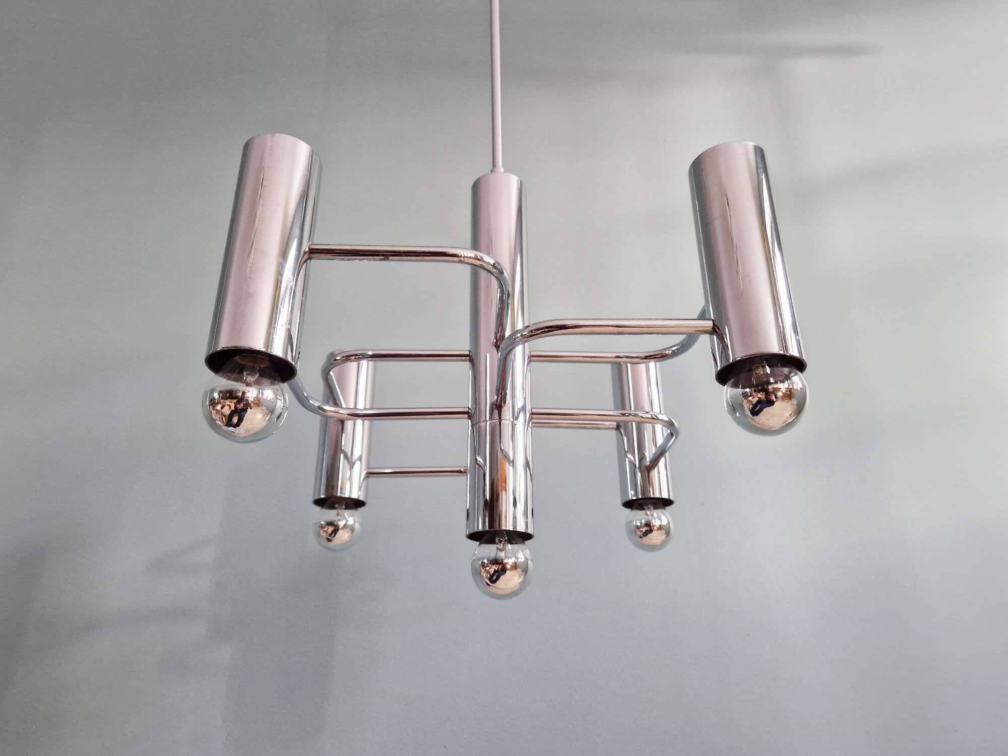 Geometric chandelier in chrome metal, design by Gaetano Sciolari, 1970.
