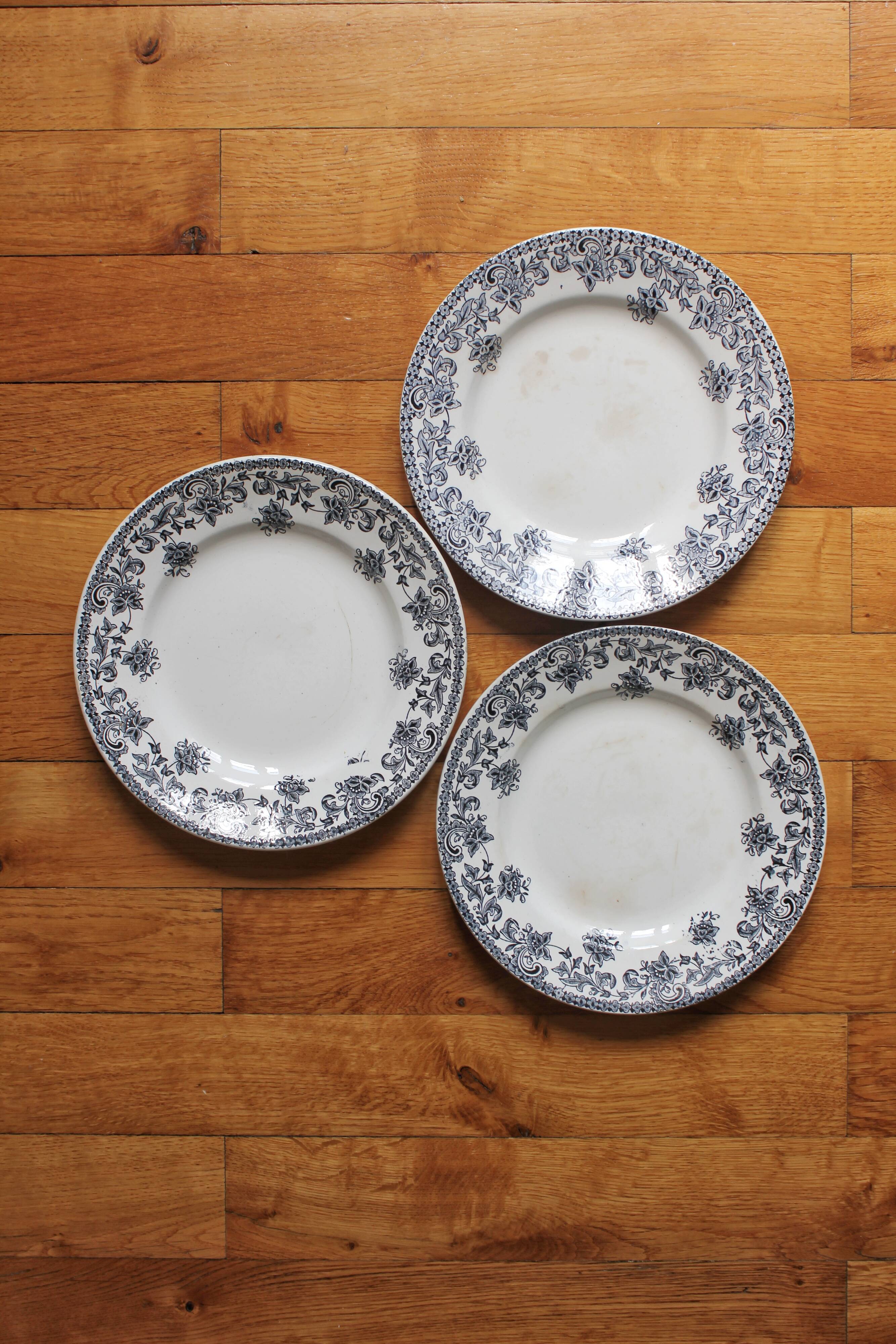 3 flat ironware plates, "Jane" model, Saint Amand