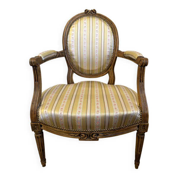 Fauteuil cabriolet médaillon de style Louis XVI