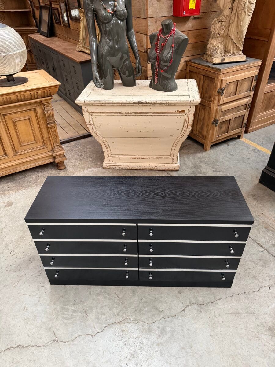 Storage unit with 8 drawers
