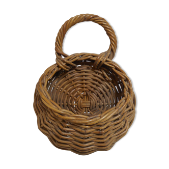 Pretty wall wicker basket