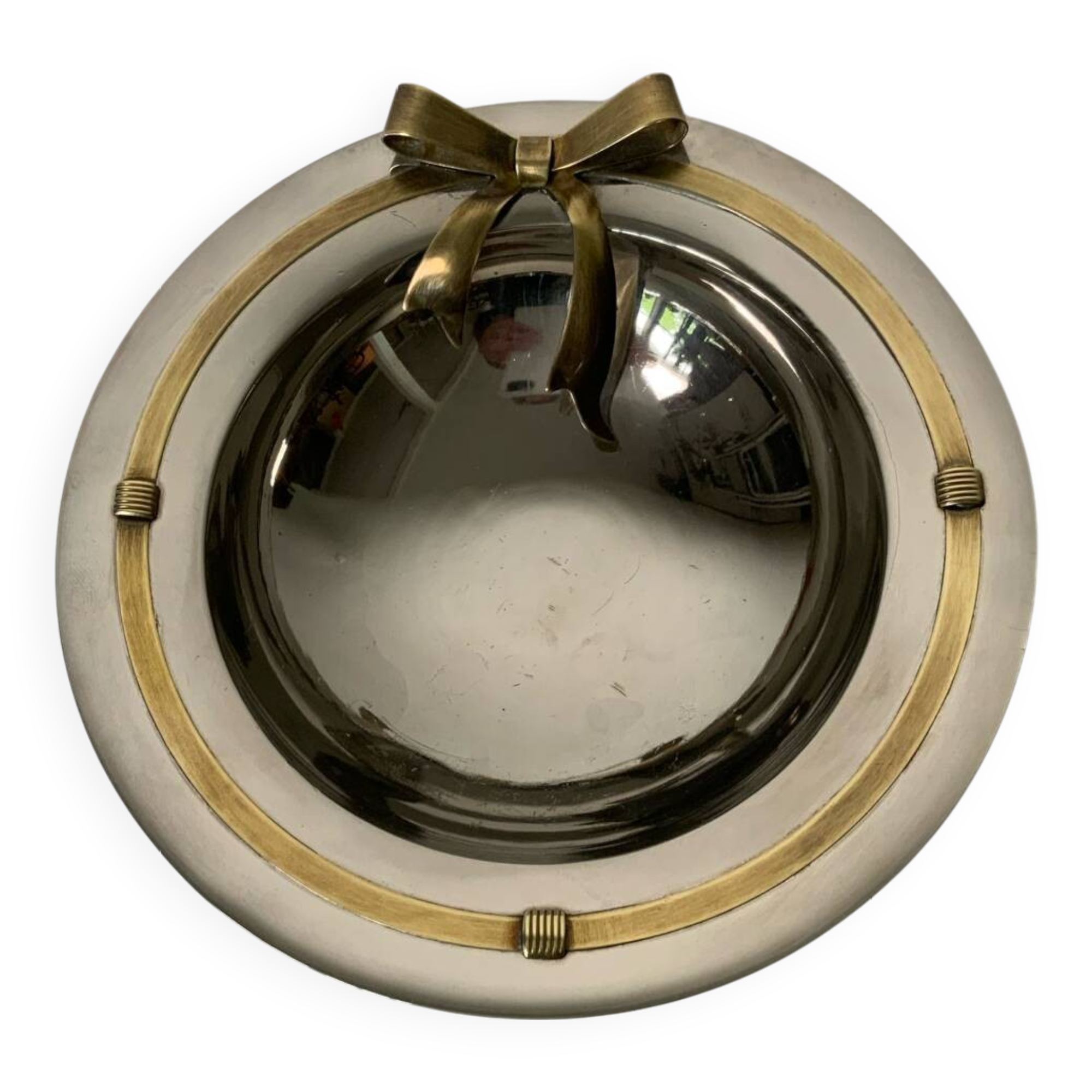 Metal pocket emptier