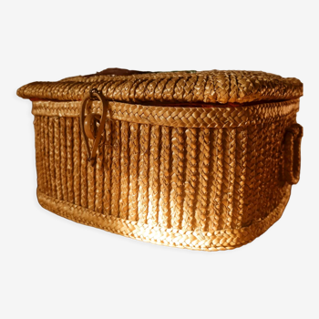 Braided straw jewelry box