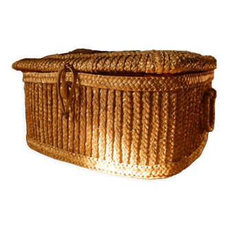 Braided straw jewelry box