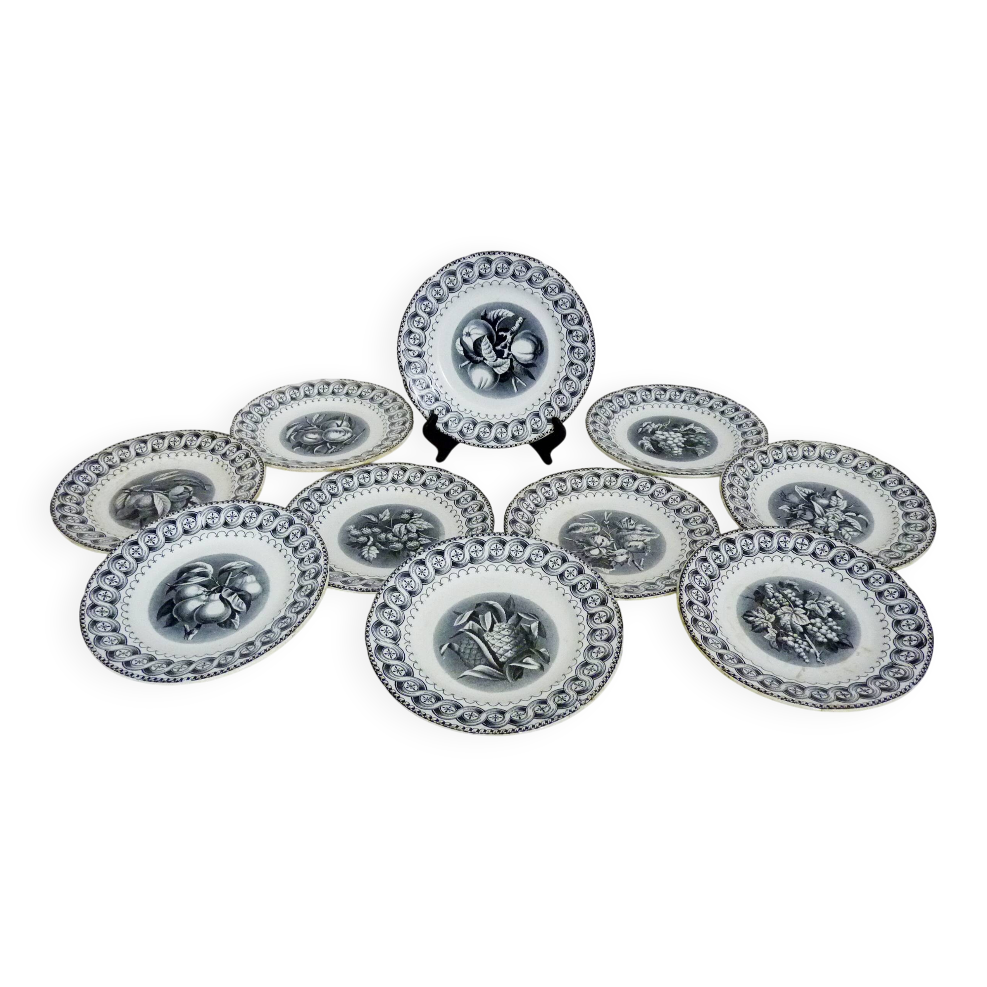 10 assiettes à dessert en faïence signées HB Choisy le roi XIXème