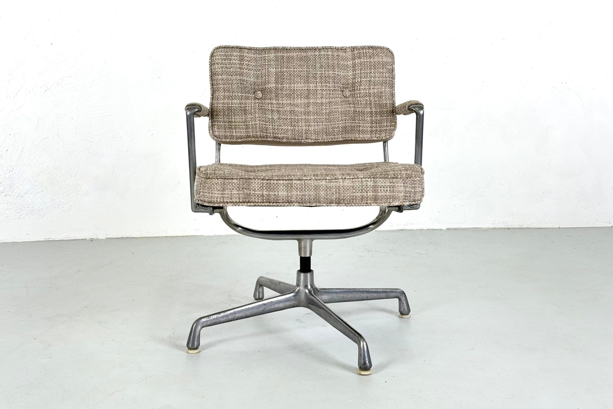 ES102 "Intermediate" office chair by Charles & Ray Eames for Herman Miller – 1960s