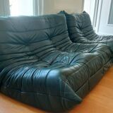 100% original et vintage (années 70) - Ensemble canapé Togo 4 à 5 personnes - Banquette 2 places, Banquette 1 place et angle 1 à 2 places en cuir vert forêt par Ligne Roset