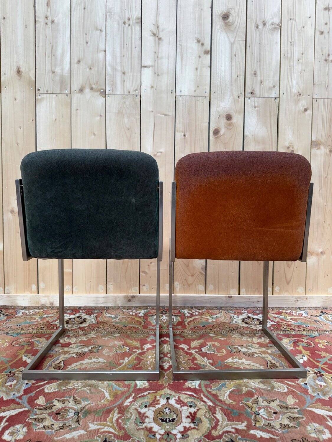 Set of 8 chairs – 1970s – Stainless steel sled base