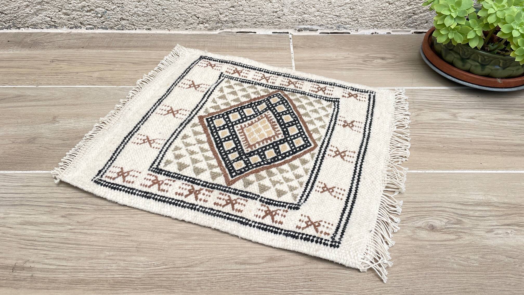Vintage pure wool kilim rug