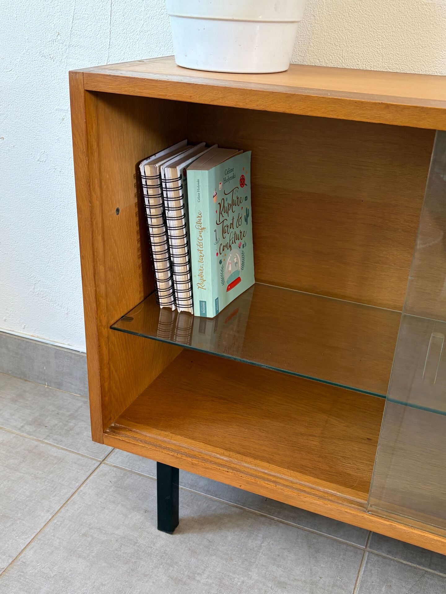 Charming display cabinet / vintage TV unit from the 1960s.