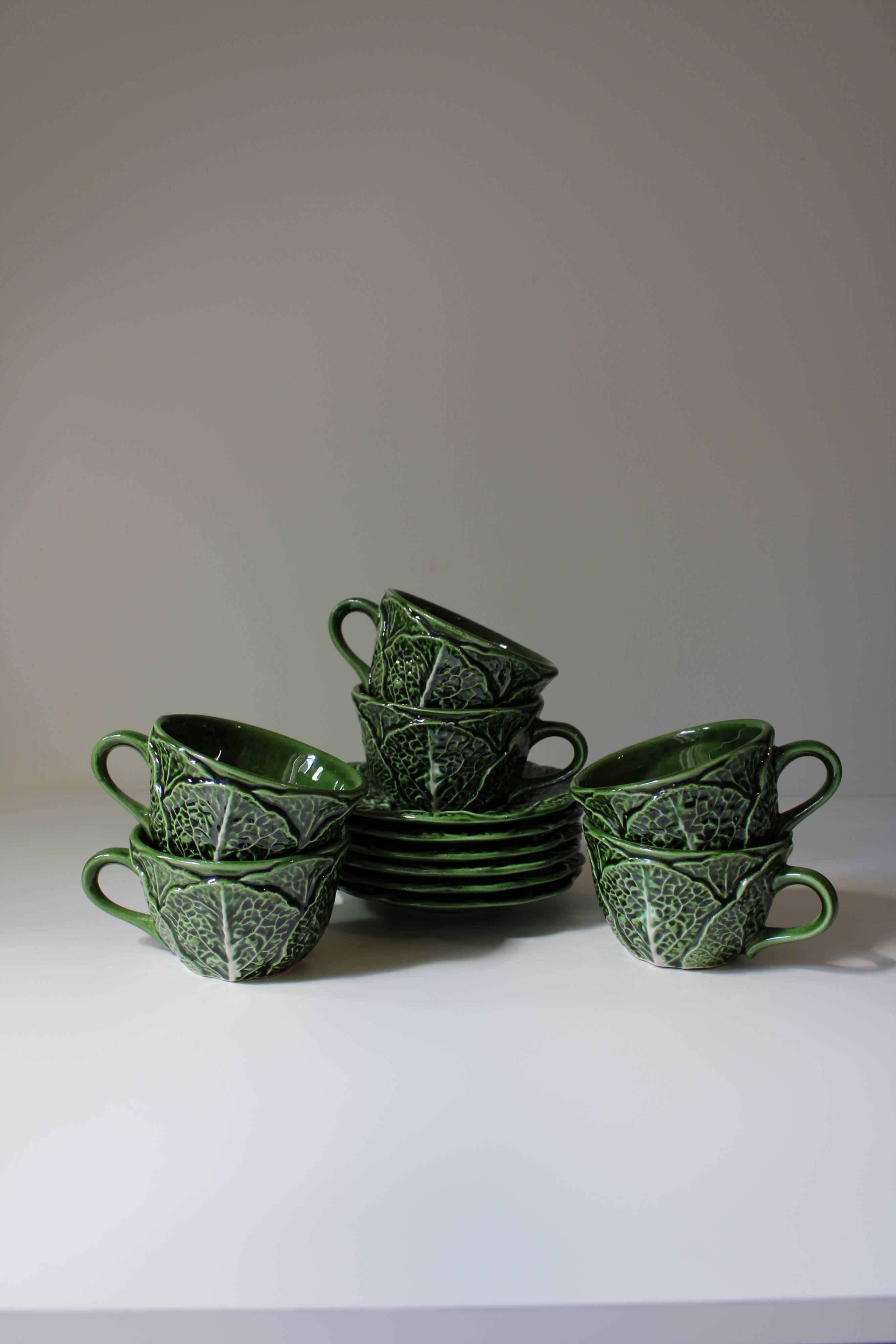 Service of cabbage cups barbotine Caldas da Rainha, Portugal