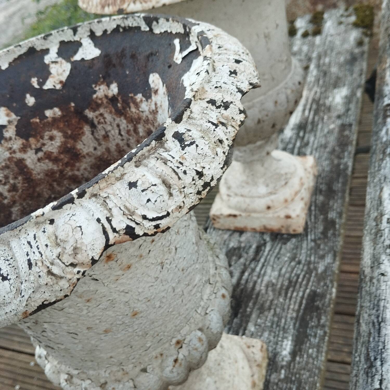 Pair of Medici vases in cast iron
