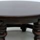 Table basse en noyer de style Louis XIII du XXe siècle