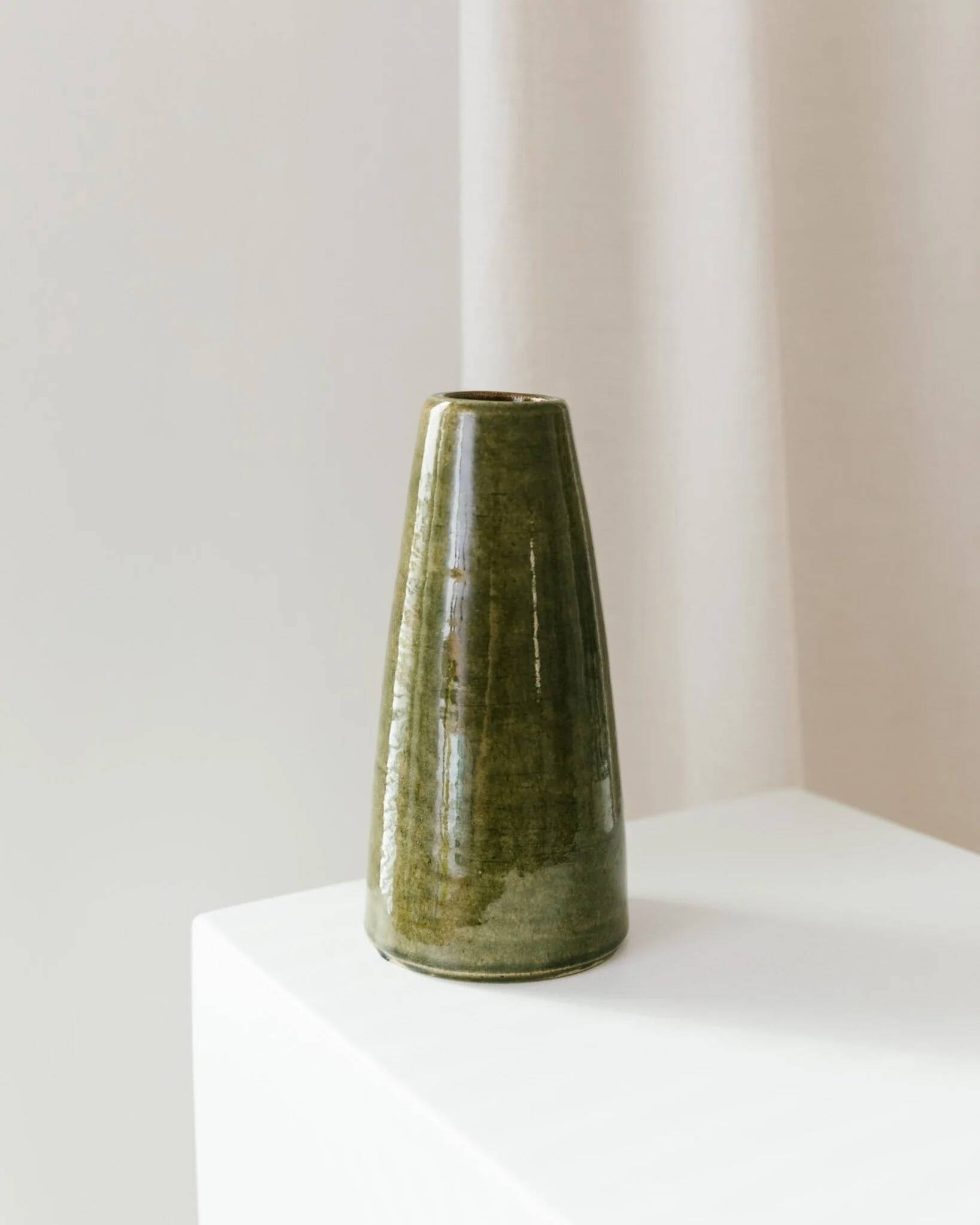 Olive Green Ceramic Vase by VEB Coswig Keramik – East German Mid-Century 70s