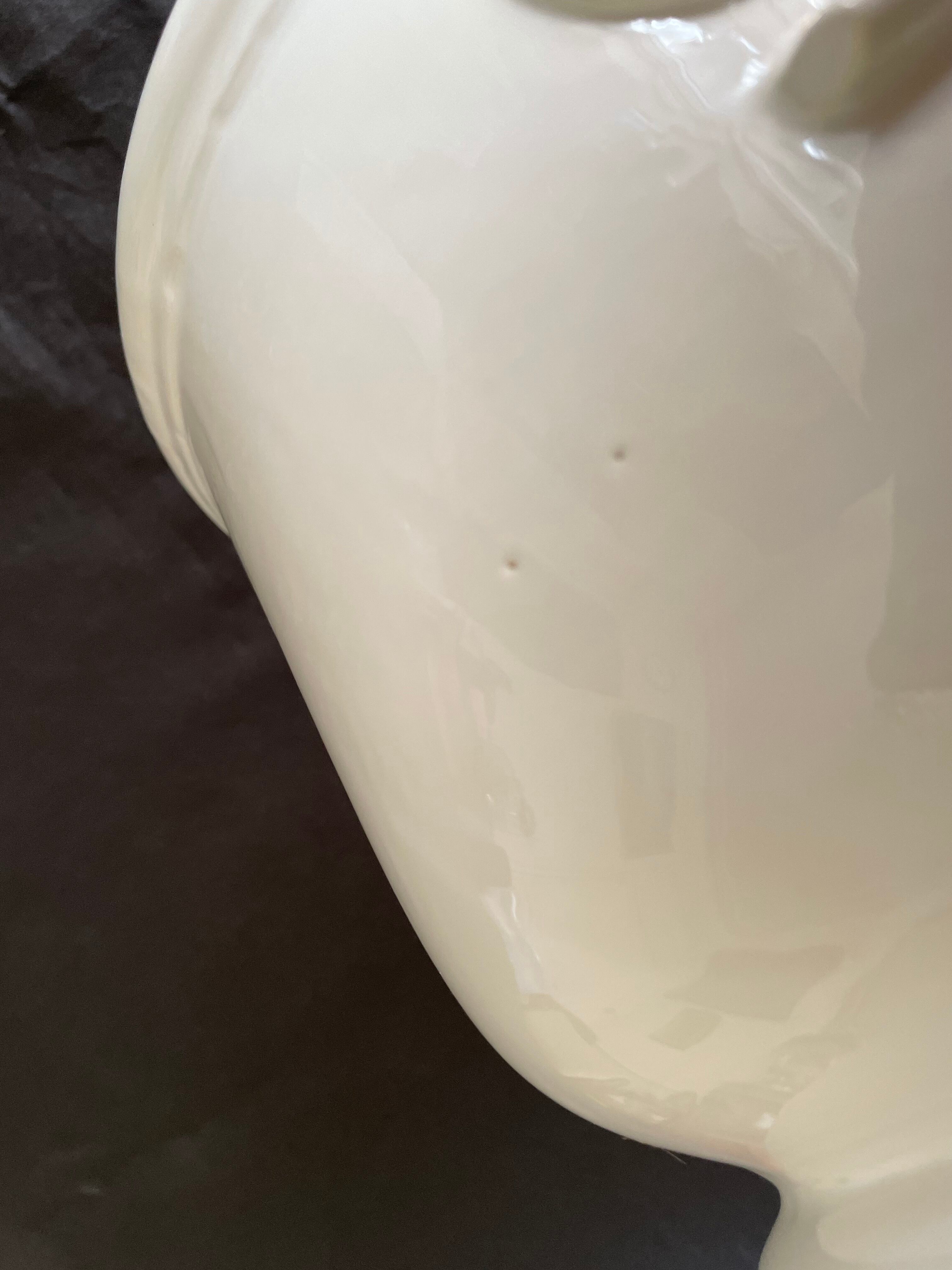 Pot cover in white earthenware
