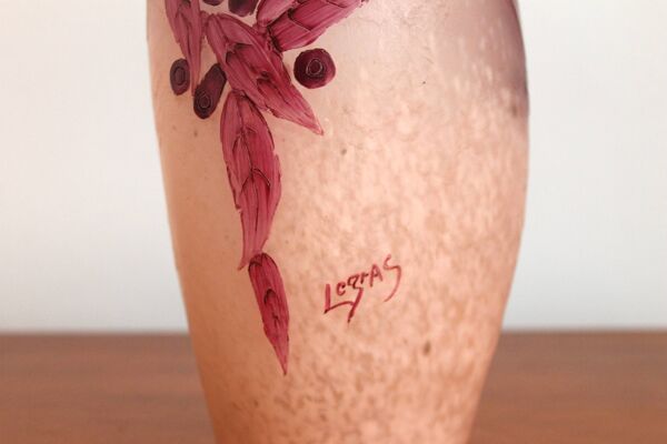 Vase série Rubis en fleurs en verre dégagé à l'acide signé Legras