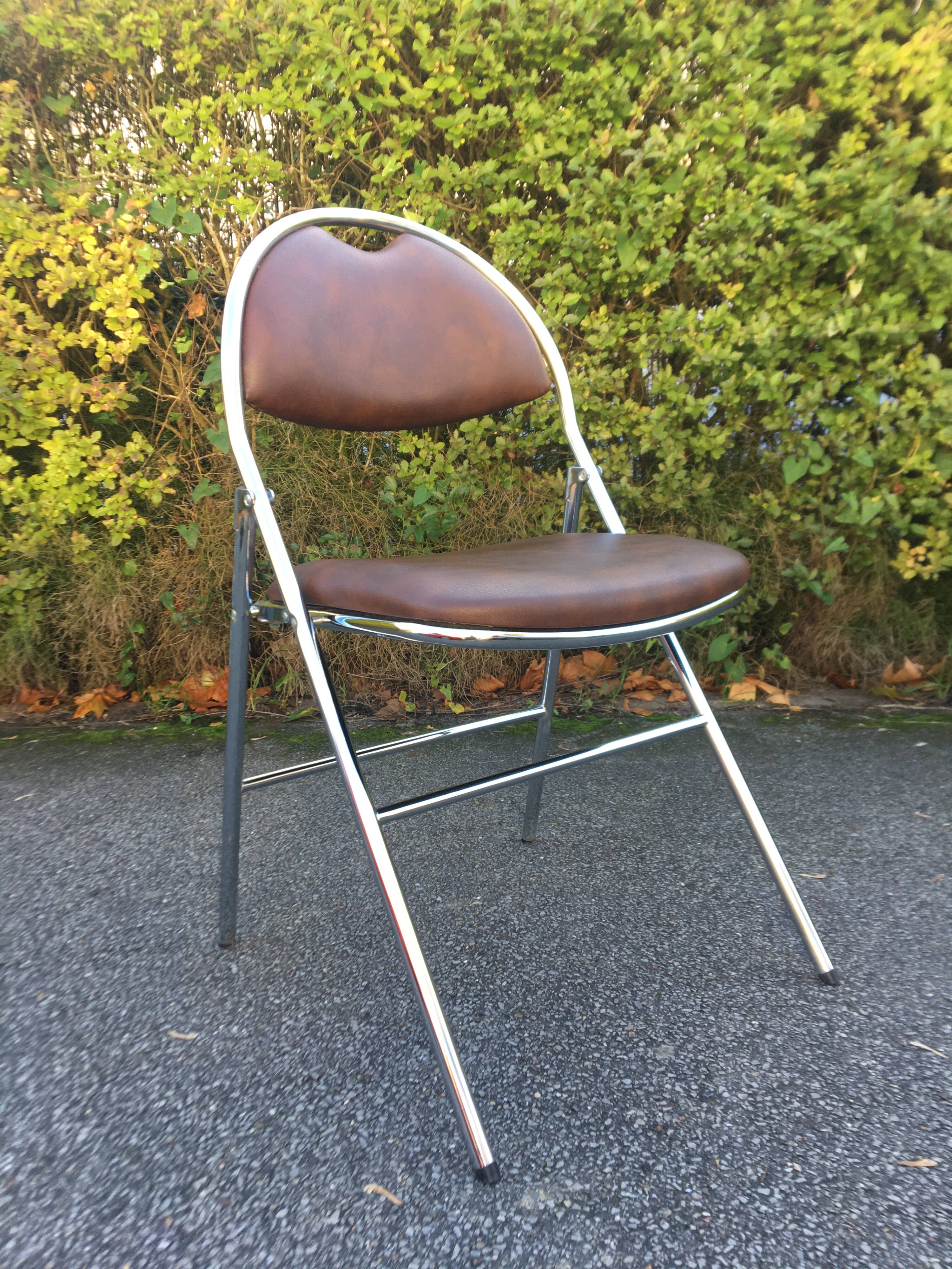 Set de 6 chaises pliantes acier et similicuir 70’s