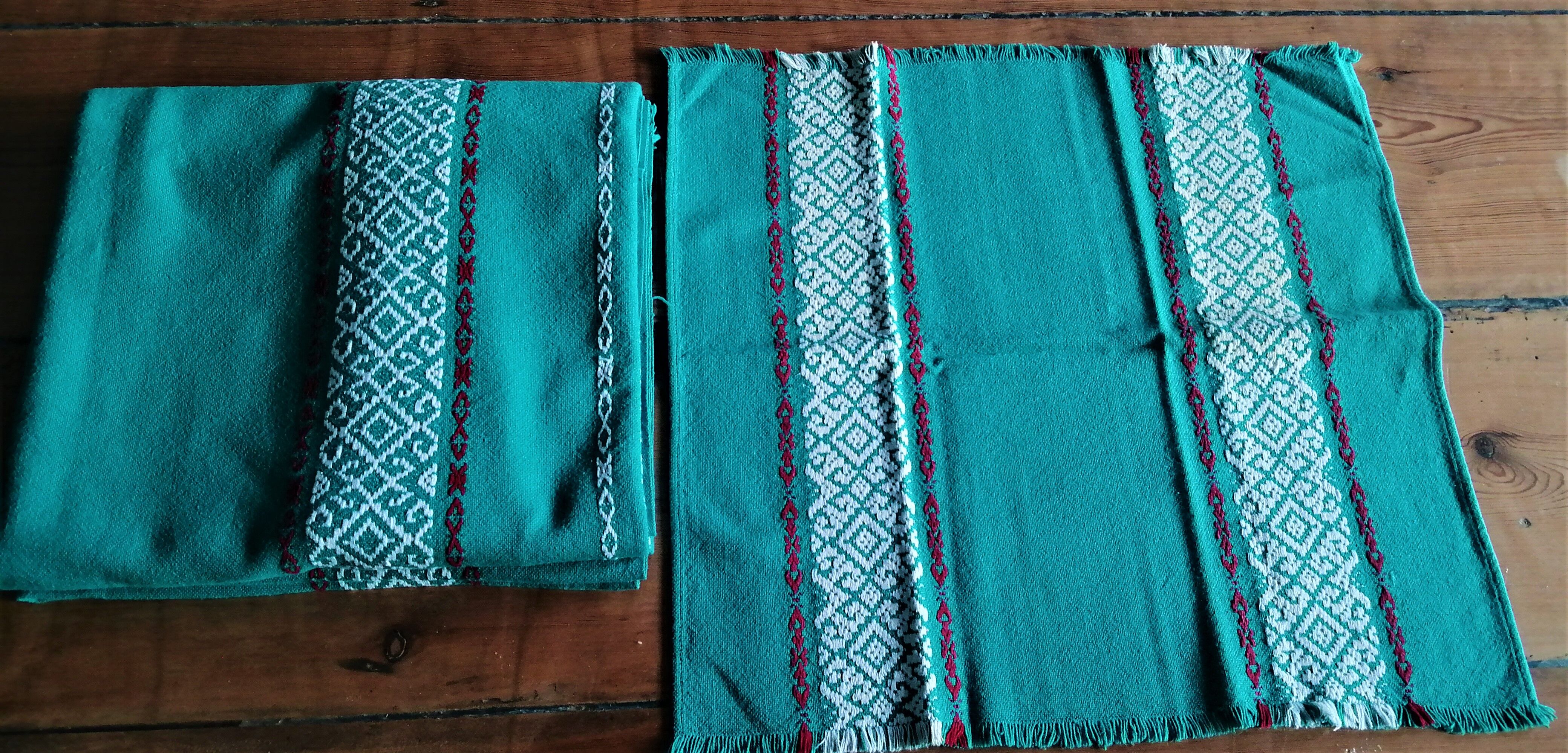 Tablecloth and 8 matching towels Old Green Basque