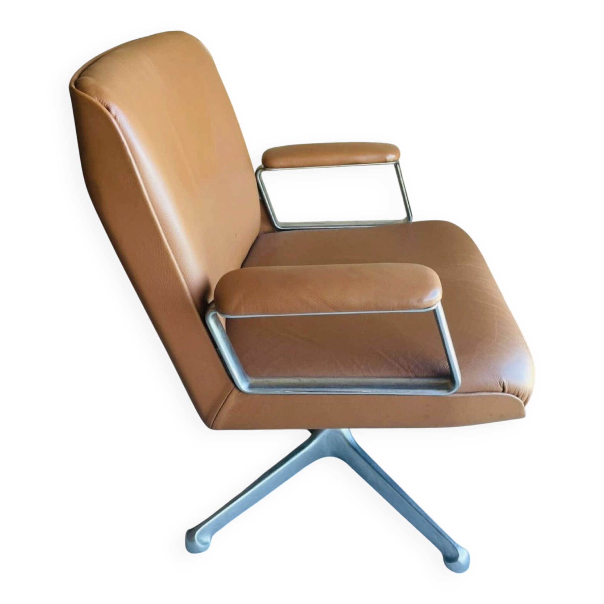 Armchair P125 O. Borsani