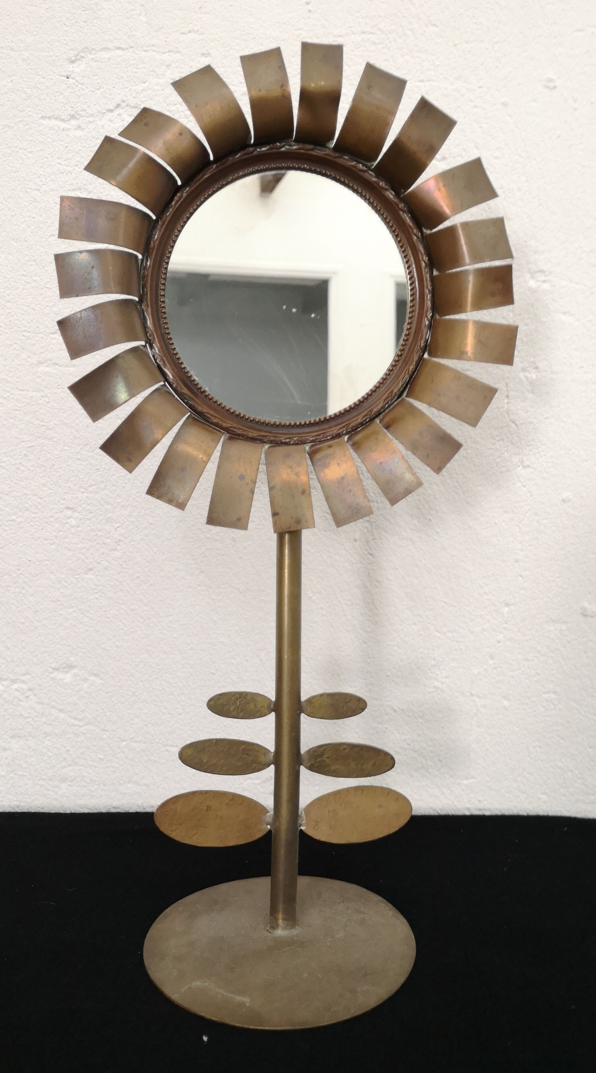 Brass mirror in flower shape, 9.5cm