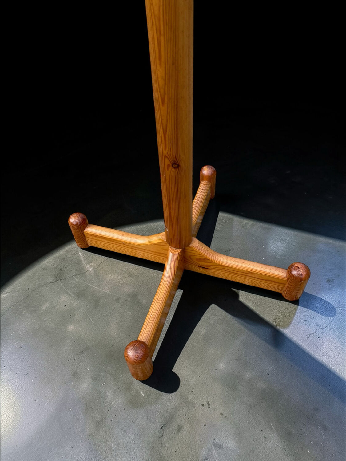 Coat rack in pine 1970