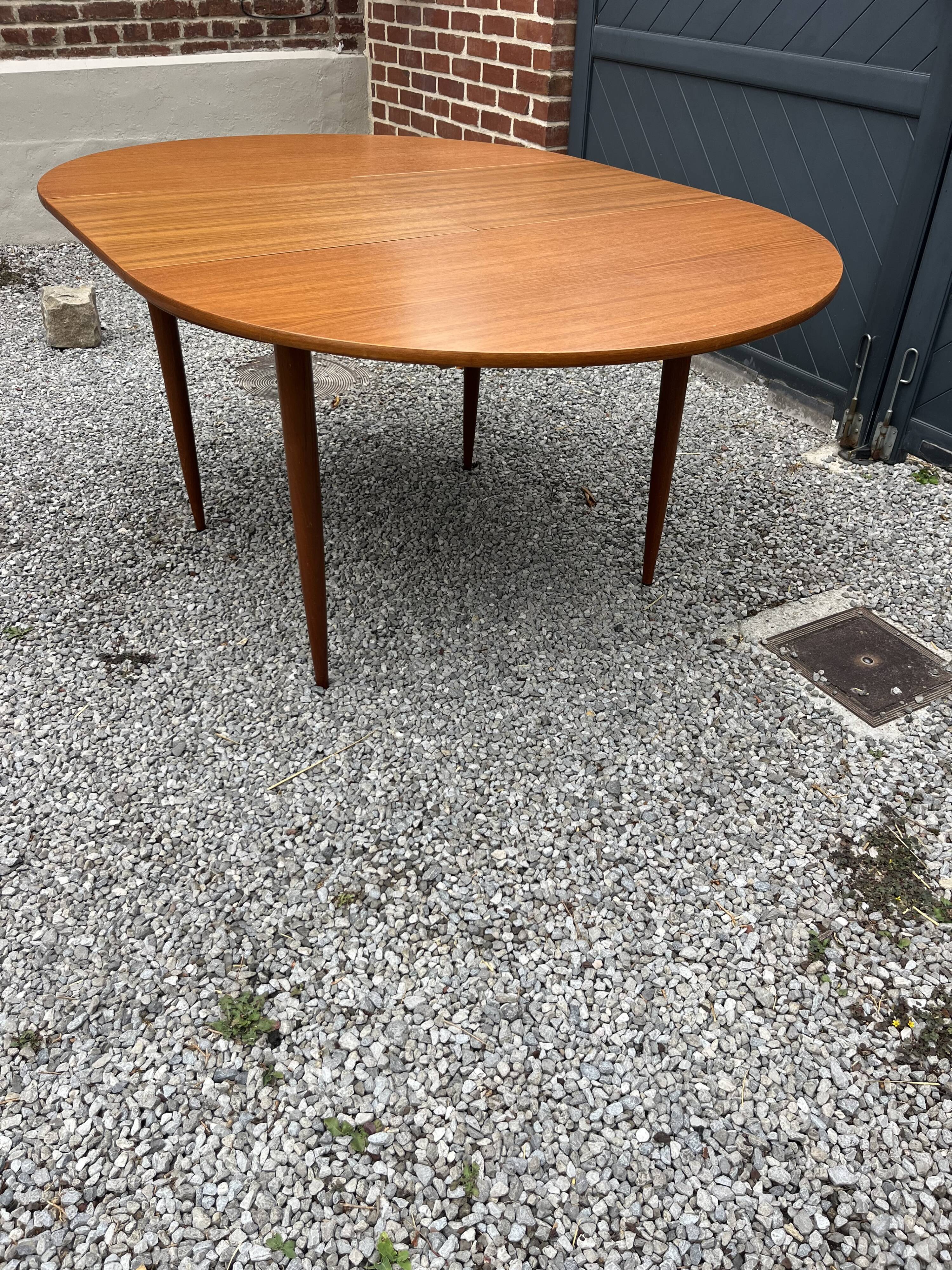 Table ronde en teck extensible design scandinave