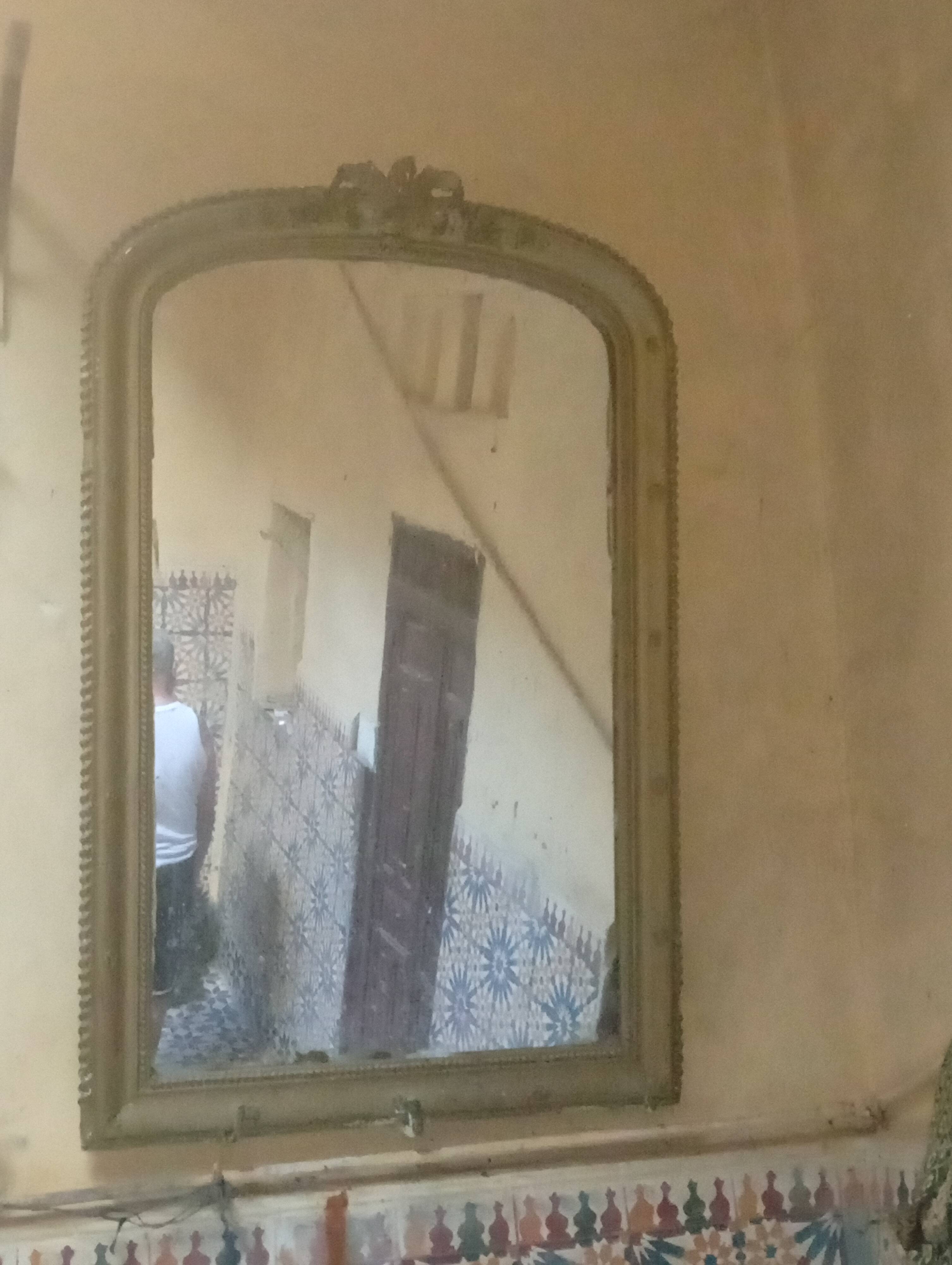 Miroir Louis Philippe ancien doré avec fronton