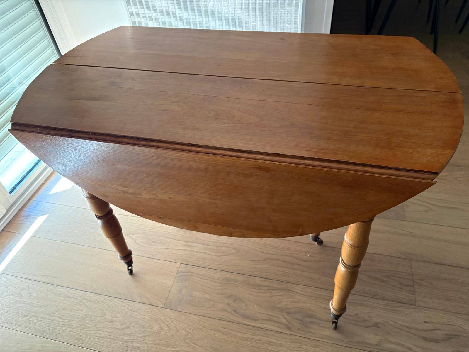 Round mahogany folding and extendable table