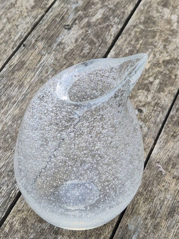 Petit vase bullé en verre soufflé
