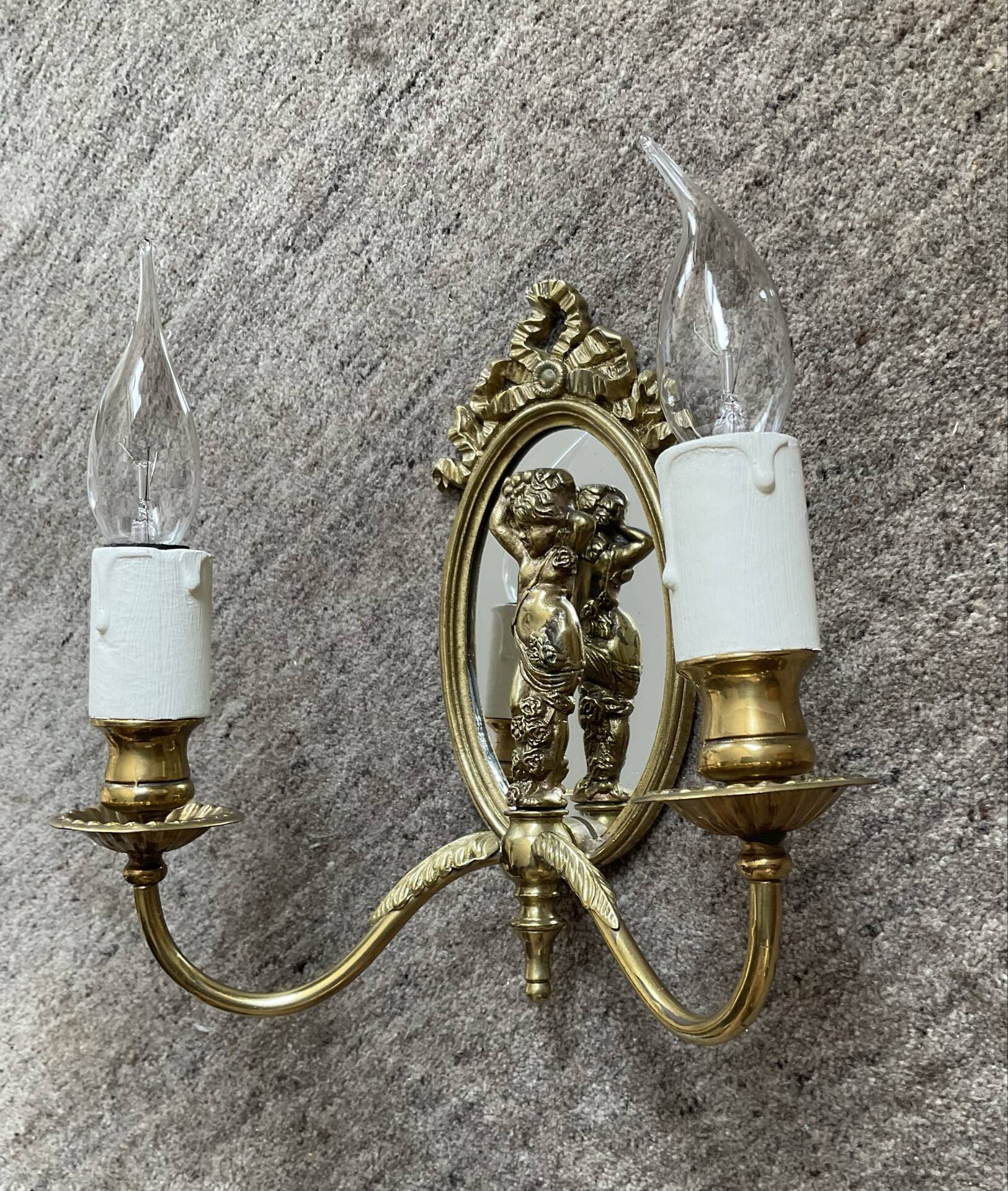 Antique Louis XVI style wall light in bronze