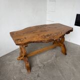Table artisanale en orme massif, art populaire