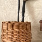 Panier en osier tressé , porte cannes vintage