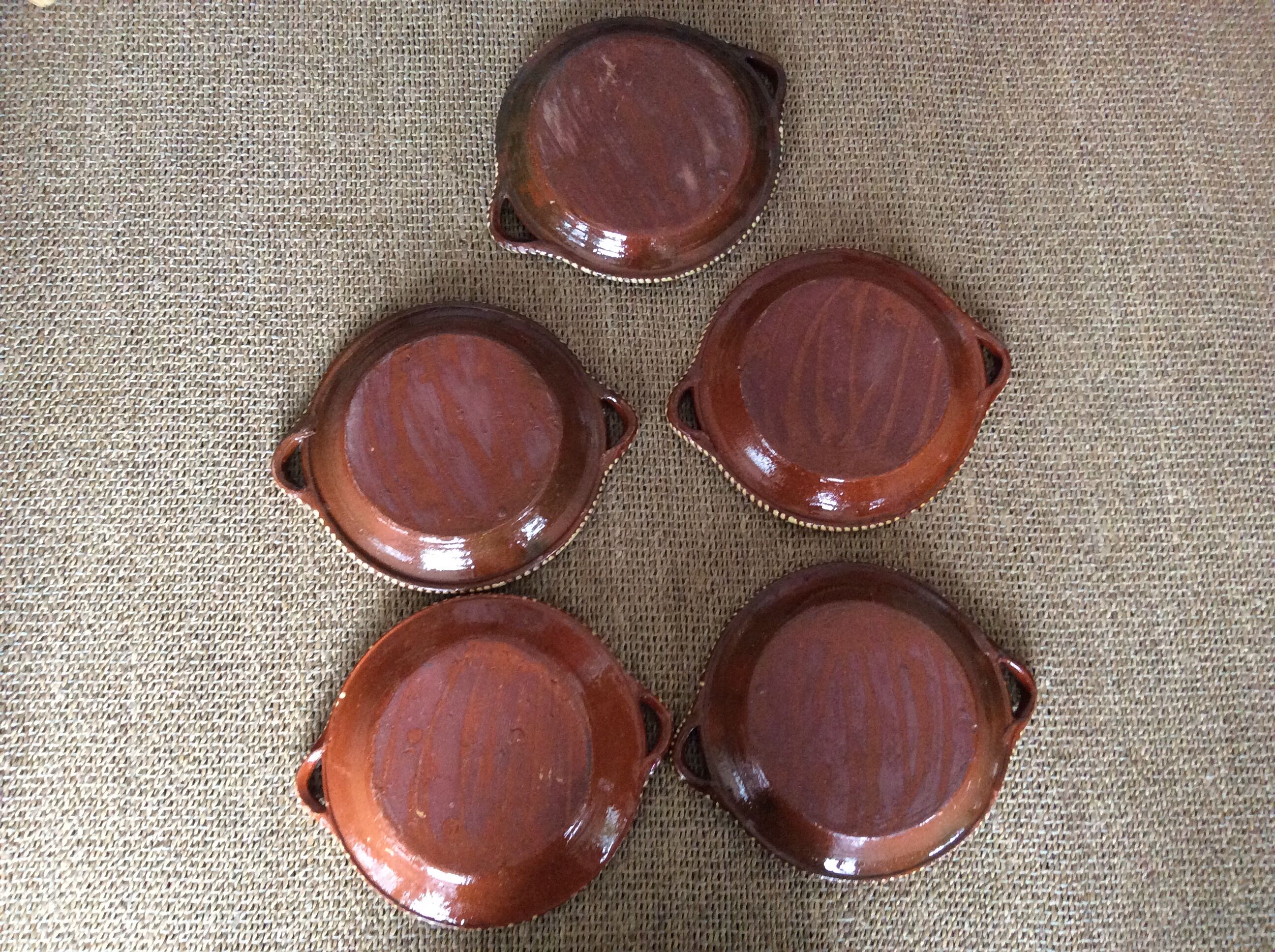 5 flat plates in glazed terracotta