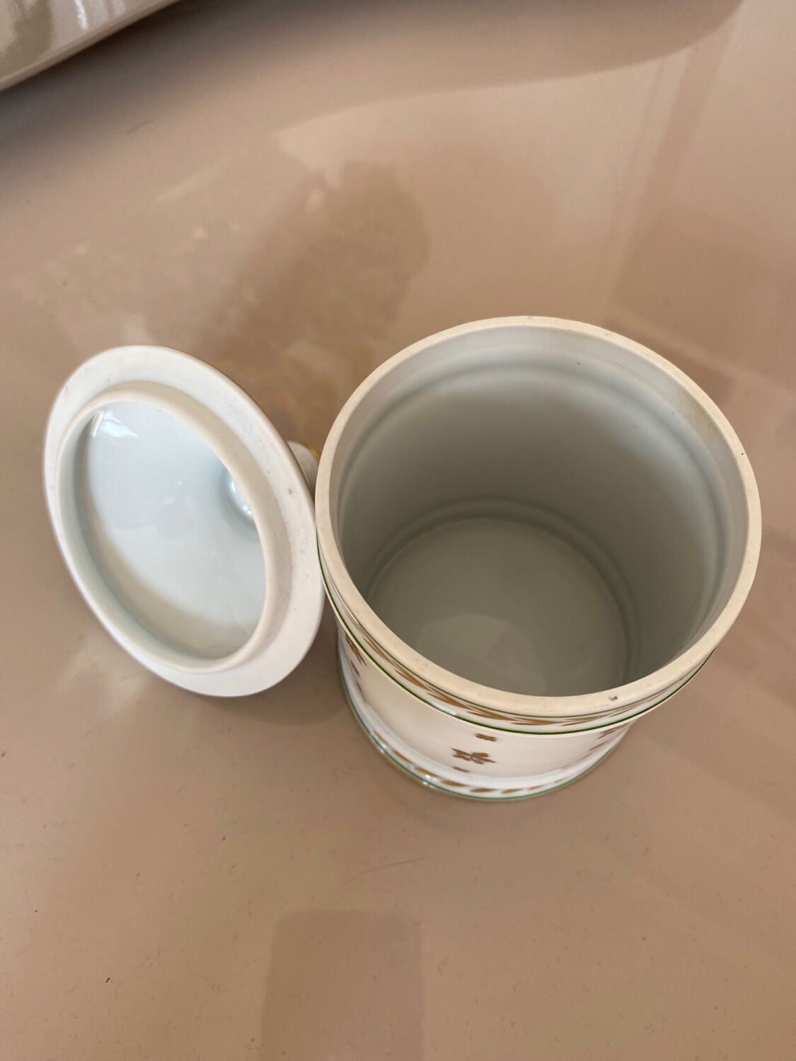 Porcelain candy box