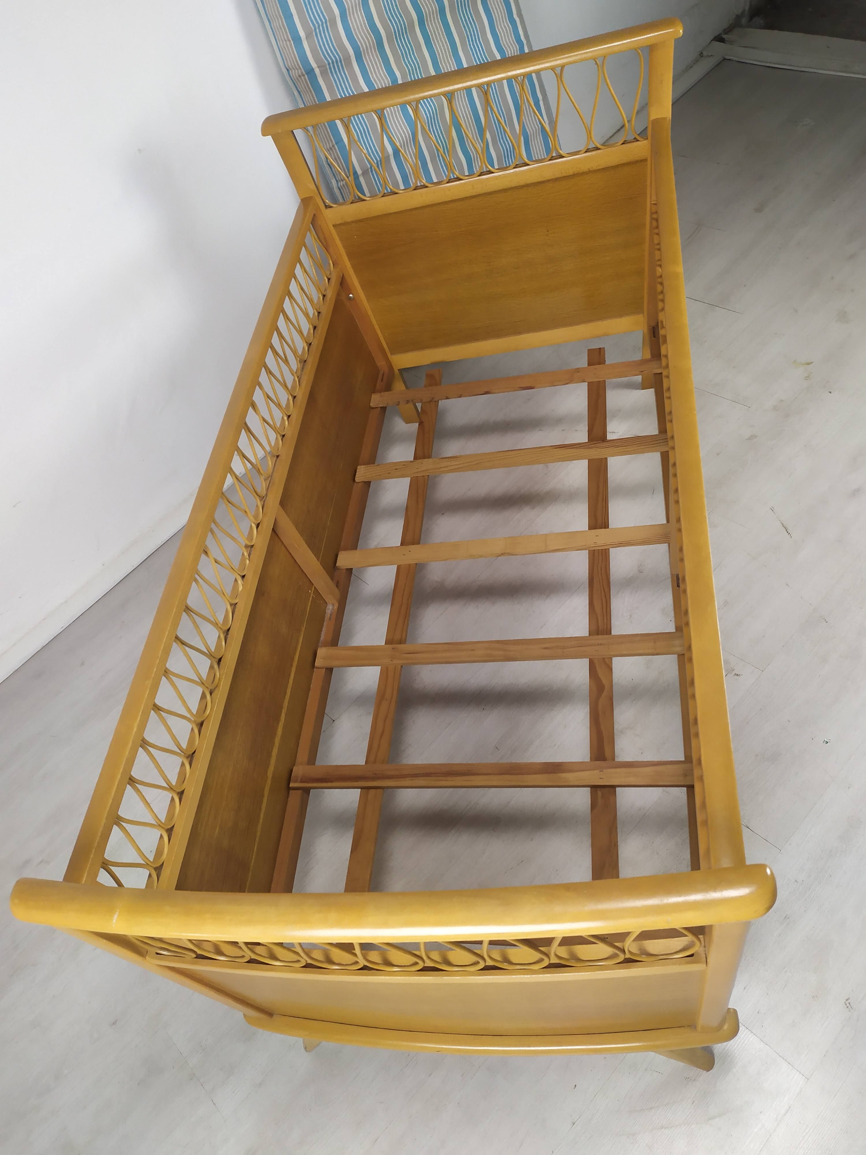 Vintage rattan child bed