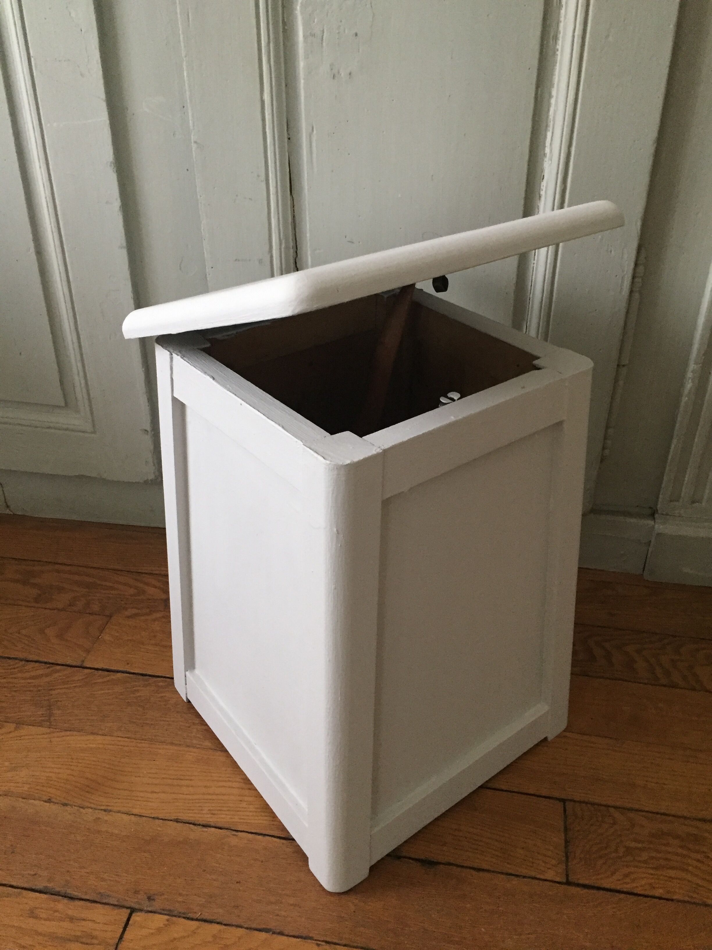 Stool box shoeshine
