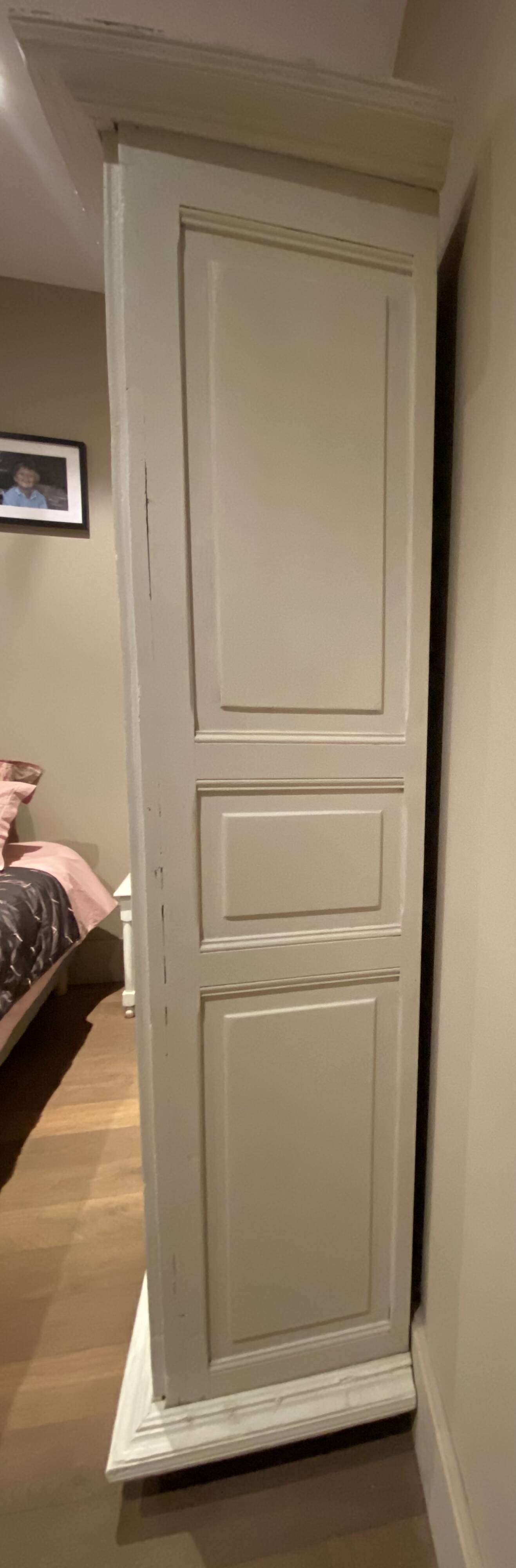 Painted XVIII cabinet