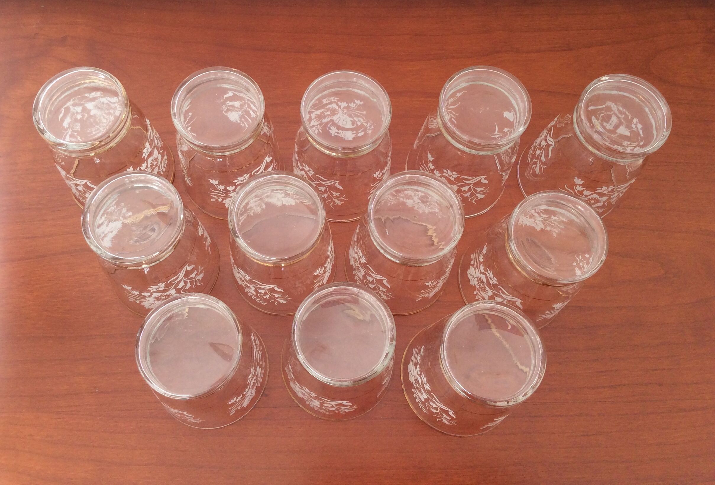 Set of 12 glasses decorations relief white and golden edging - vintage