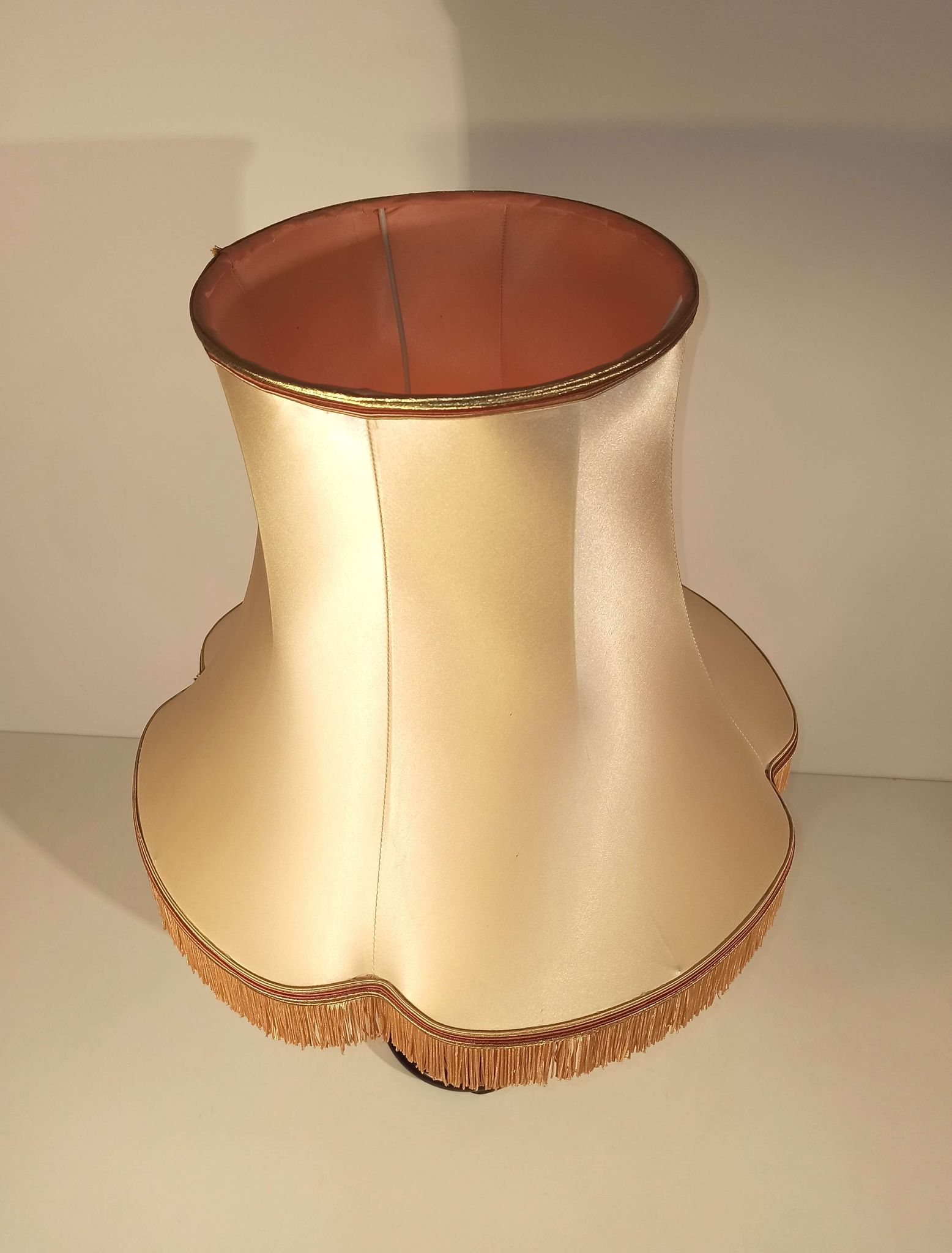 Large lamp to lay ceramic foot varnished orange and brown flowers