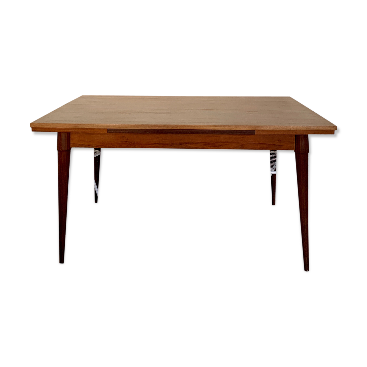 Expandable teak dining table