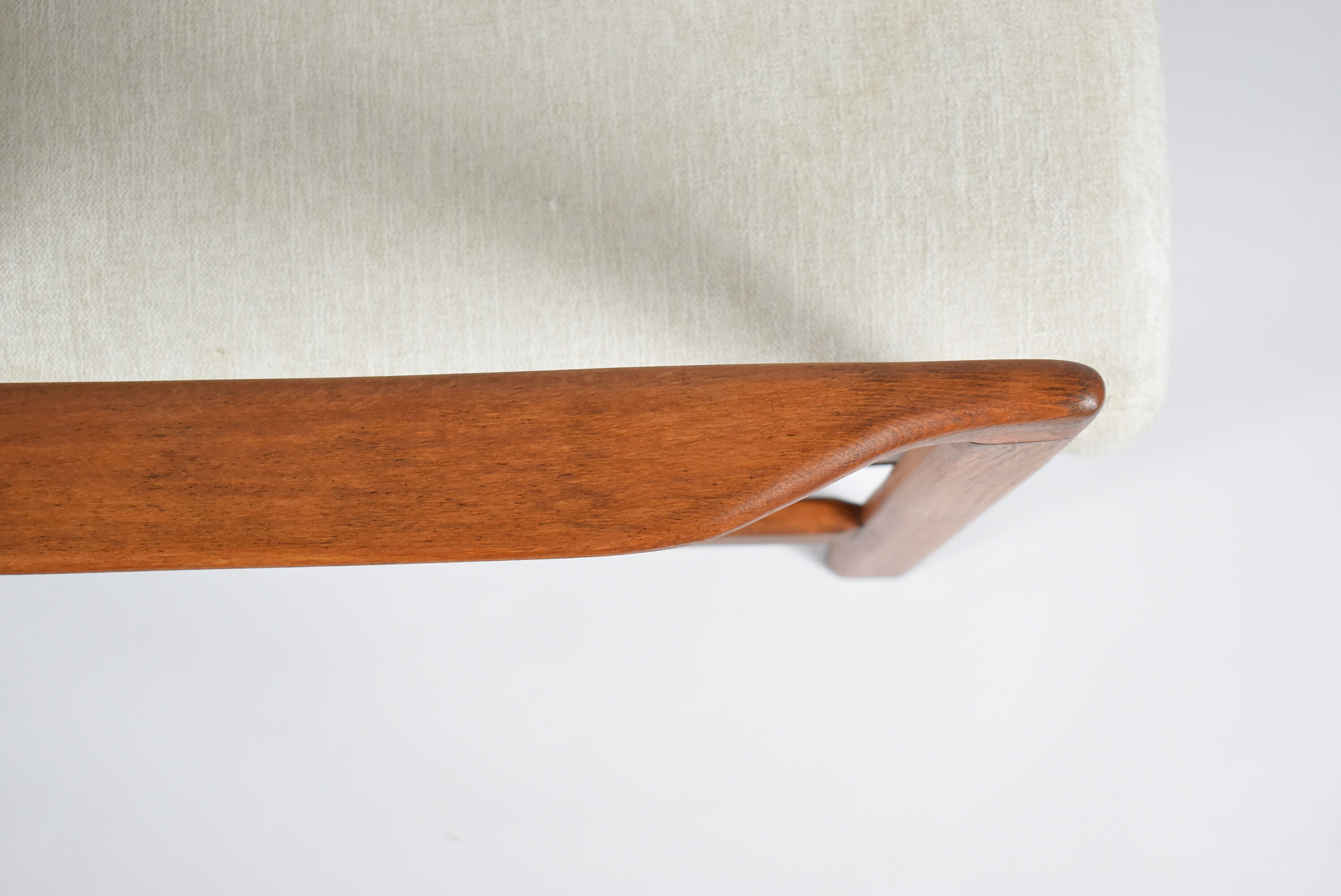 Fauteuil d’origine scandinave, entièrement restauré, rembourré, designer Z. Baczyk, années 60, beige