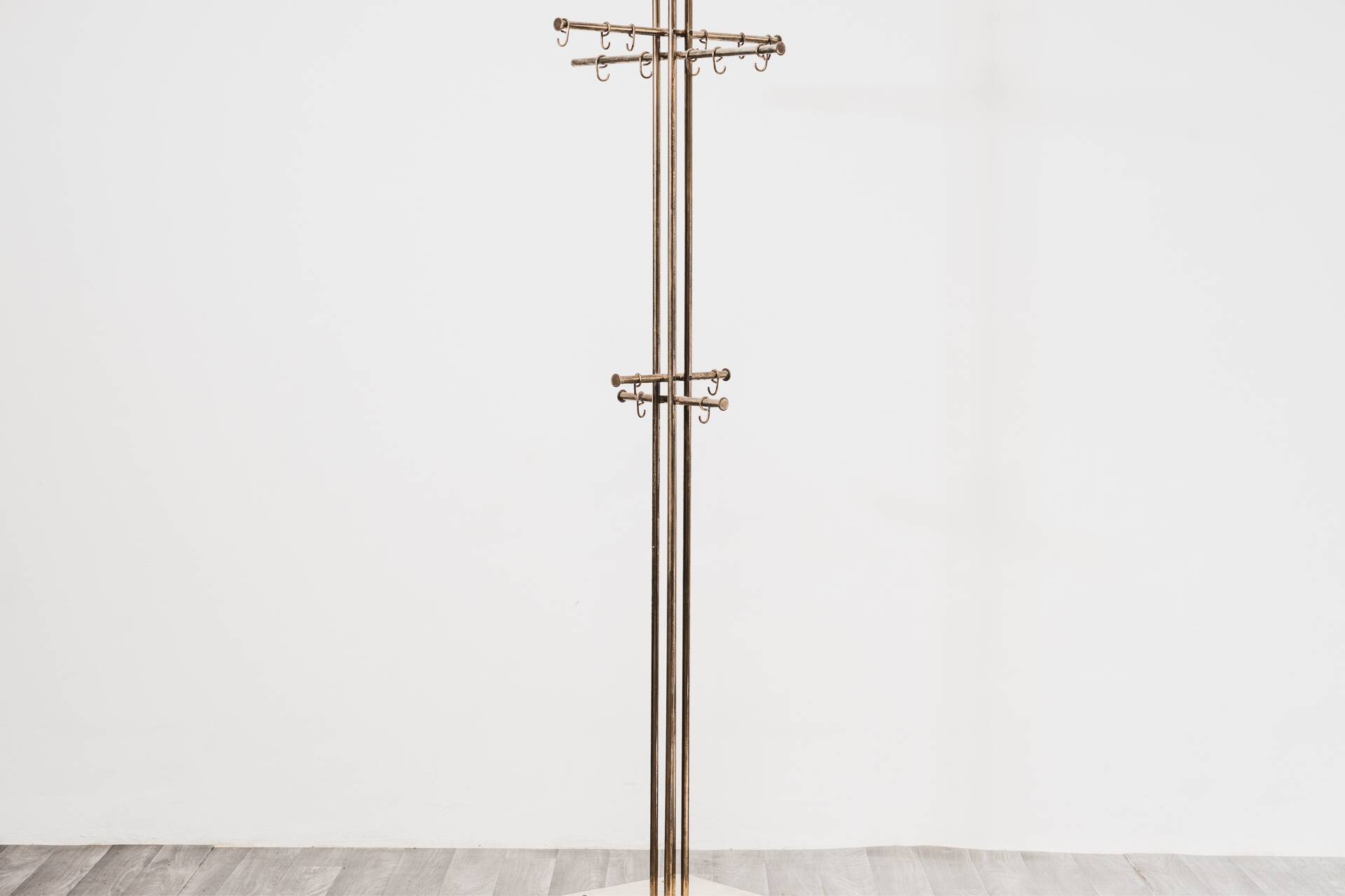 Porte-manteau moderniste en marbre et laiton Renato Zevi Metalarte