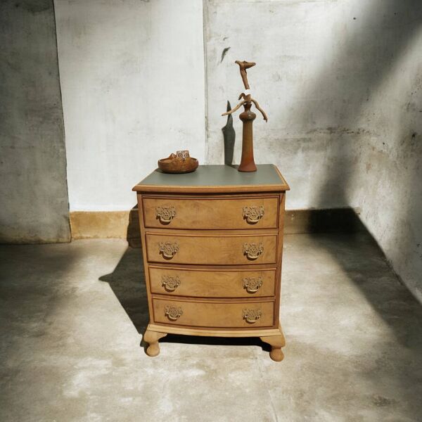 Petite commode ancienne aéro-gommée