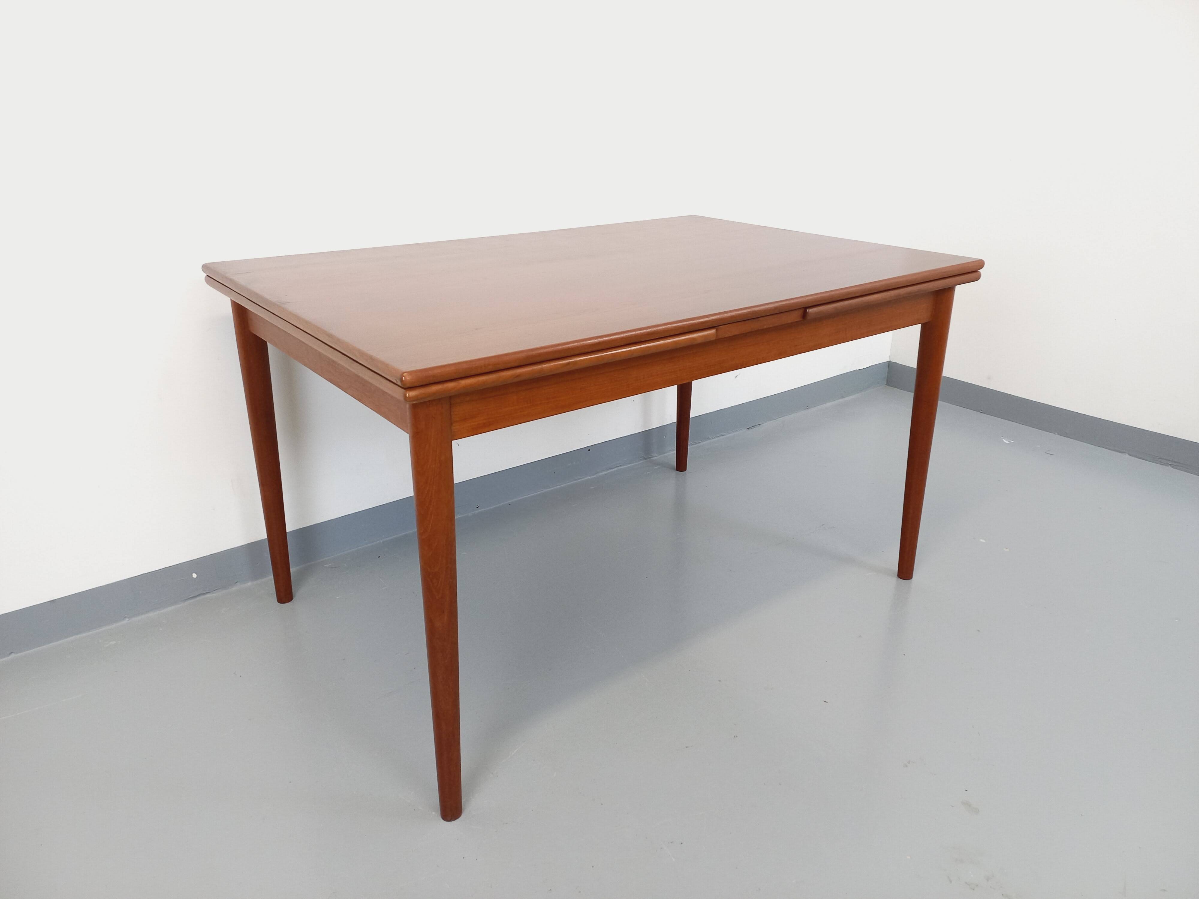 Table à manger en teck avec rallonges de style scandinave, années 50 60