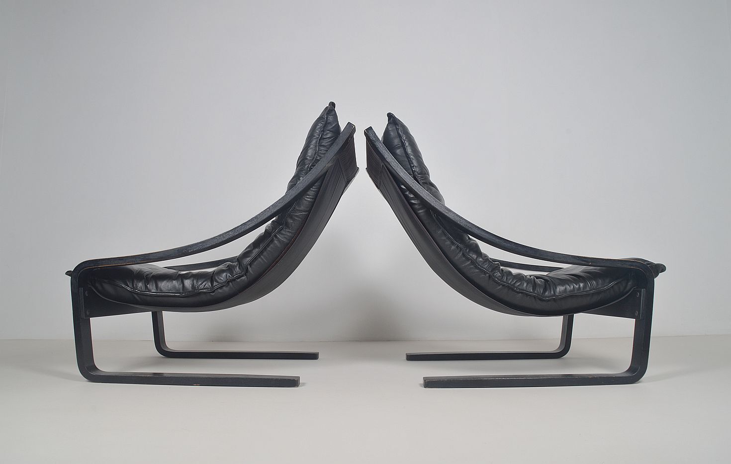 Set of Scandinavian lounge seats with leather cushions, 1970s