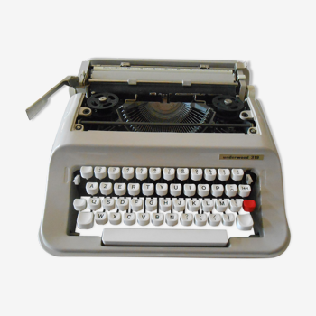 Typewriter underwood 319