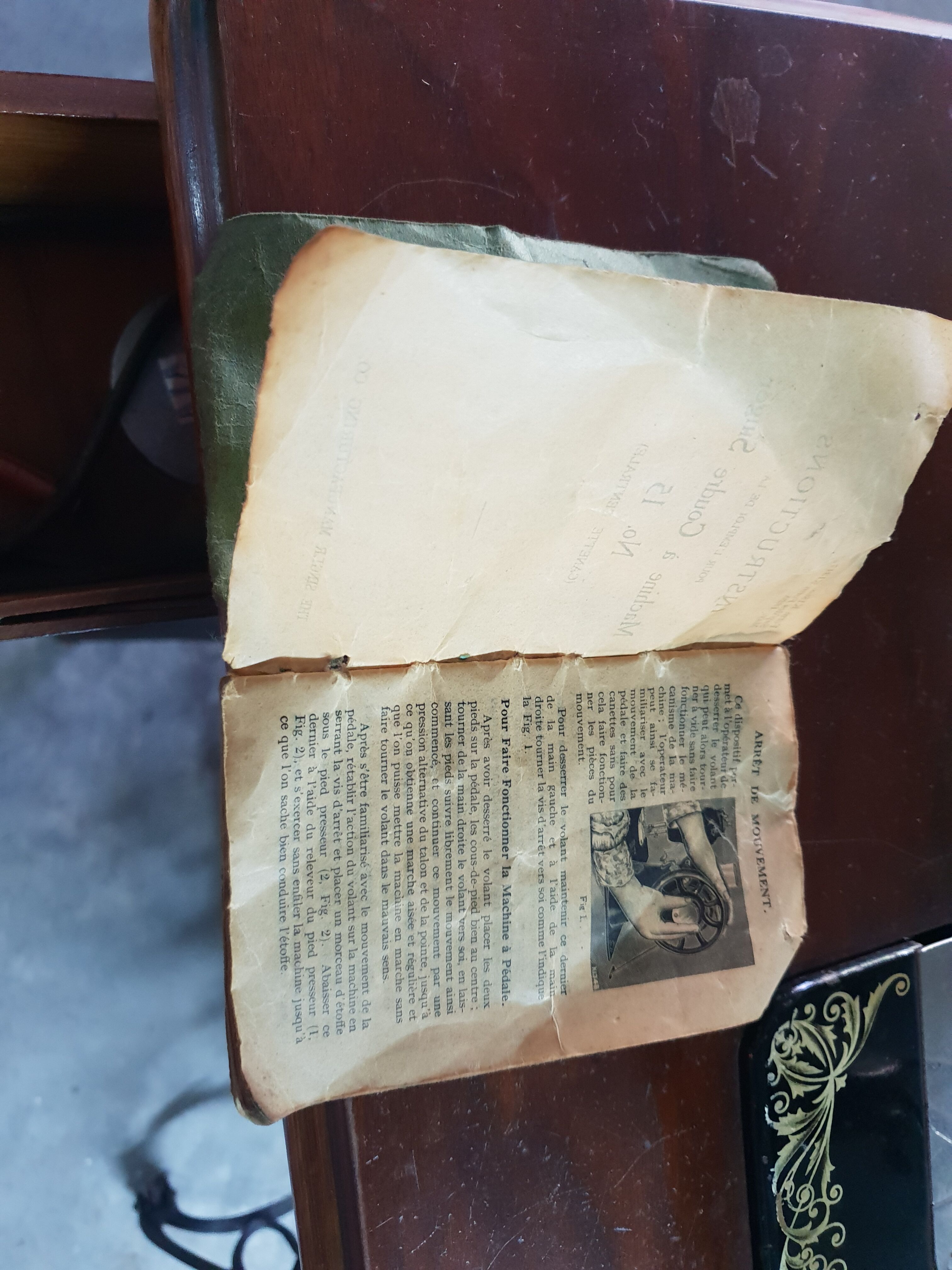 Sewing machine table Singer